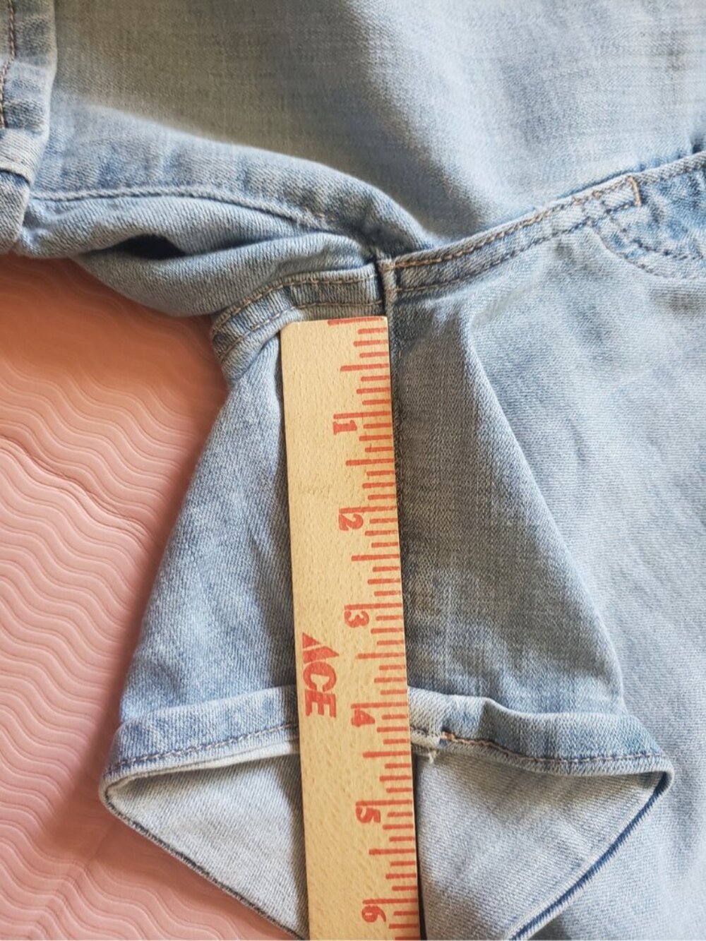 Levi's Women's Mid-Length Denim Shorts Light Wash Size 30 Classic Casual Summer - Picture 15 of 16